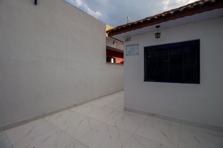Casa para alugar com 45m², 1 quarto e 1 vagaQuintal
