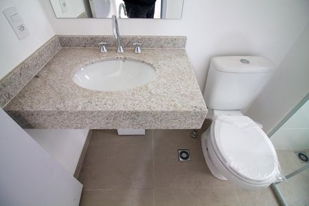 Apartamento à venda com 68m², 2 quartos e 1 vaga Apartamento à venda com 68m², 2 quartos e 1 vagaBanheiro da Suíte 1