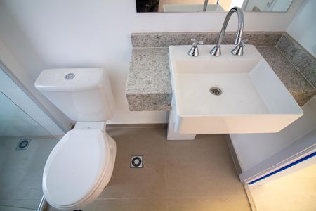 Apartamento à venda com 68m², 2 quartos e 1 vaga Apartamento à venda com 68m², 2 quartos e 1 vagaBanheiro da Suíte 2