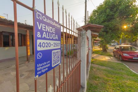 Casa à venda com 220m², 4 quartos e 2 vagasPlaca instalada
