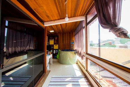 Casa à venda com 298m², 3 quartos e 5 vagas Casa à venda com 298m², 3 quartos e 5 vagasEscritório