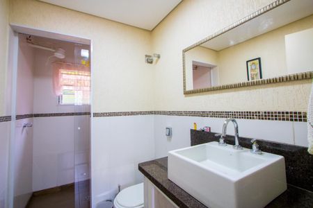 Casa à venda com 298m², 3 quartos e 5 vagas Casa à venda com 298m², 3 quartos e 5 vagasBanheiro social