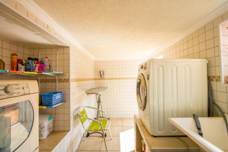 Casa à venda com 298m², 3 quartos e 5 vagas Casa à venda com 298m², 3 quartos e 5 vagasÁrea de serviço