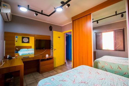 Casa à venda com 298m², 3 quartos e 5 vagas Casa à venda com 298m², 3 quartos e 5 vagasQuarto 3