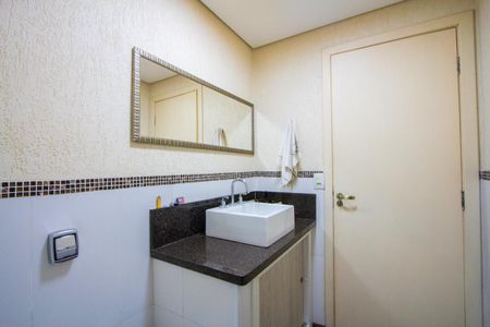 Casa à venda com 298m², 3 quartos e 5 vagas Casa à venda com 298m², 3 quartos e 5 vagasBanheiro social