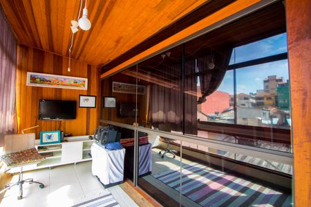 Casa à venda com 298m², 3 quartos e 5 vagas Casa à venda com 298m², 3 quartos e 5 vagasEscritório