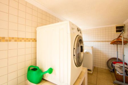 Casa à venda com 298m², 3 quartos e 5 vagas Casa à venda com 298m², 3 quartos e 5 vagasÁrea de serviço