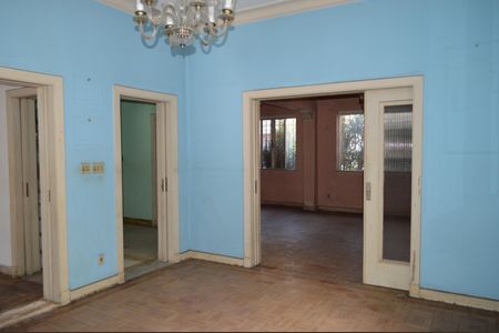 Casa para alugar com 391m², 6 quartos e 3 vagasSala