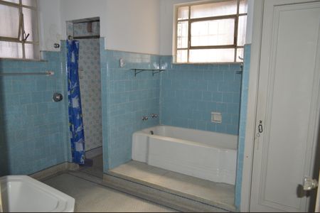 Casa para alugar com 391m², 6 quartos e 3 vagasBanheiro 1