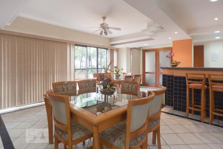 Apartamento à venda com 90m², 3 quartos e 2 vagas Apartamento à venda com 90m², 3 quartos e 2 vagasÁrea comum - Salão de festas