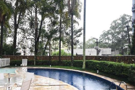 Apartamento à venda com 167m², 3 quartos e 3 vagas Apartamento à venda com 167m², 3 quartos e 3 vagasÁrea comum - Piscina