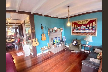 Casa à venda com 354m², 6 quartos e 2 vagas