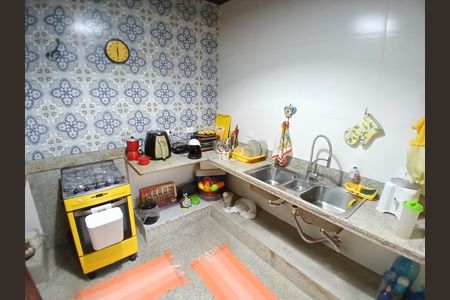 Casa à venda com 354m², 6 quartos e 2 vagas