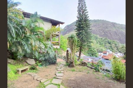 Casa à venda com 354m², 6 quartos e 2 vagas