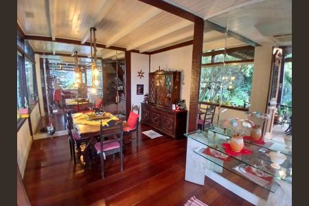 Casa à venda com 354m², 6 quartos e 2 vagas