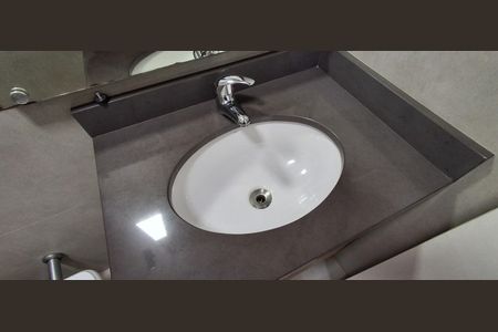 Casa à venda com 141m², 4 quartos e 4 vagasBanheiro Suíte 2