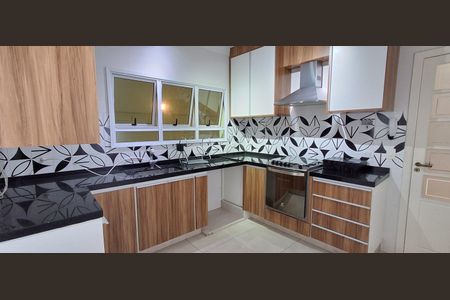 Casa à venda com 141m², 4 quartos e 4 vagasCozinha