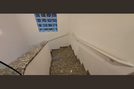 Casa à venda com 141m², 4 quartos e 4 vagasEscada