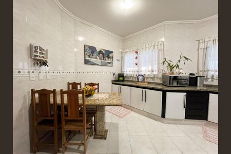 Casa para alugar com 270m², 3 quartos e 3 vagas Casa para alugar com 270m², 3 quartos e 3 vagasCozinha