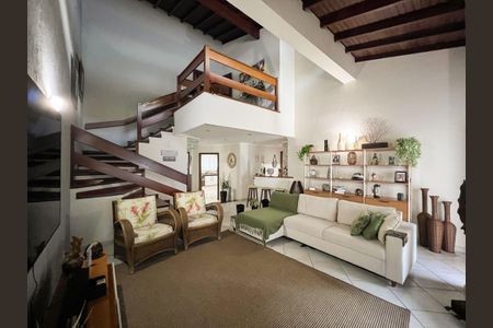 Casa para alugar com 270m², 3 quartos e 3 vagas Casa para alugar com 270m², 3 quartos e 3 vagasSala