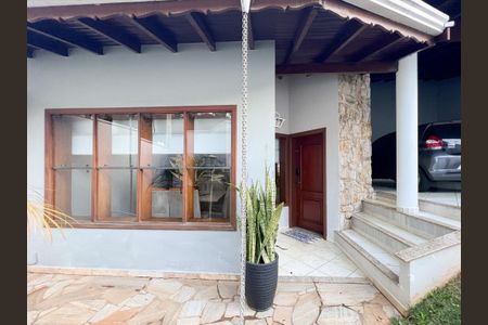 Casa para alugar com 270m², 3 quartos e 3 vagas Casa para alugar com 270m², 3 quartos e 3 vagasFachada