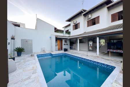 Casa para alugar com 270m², 3 quartos e 3 vagas Casa para alugar com 270m², 3 quartos e 3 vagasPiscina