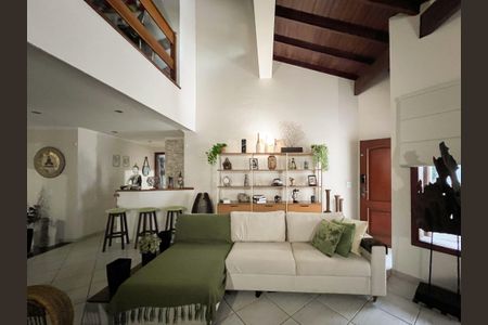 Casa para alugar com 270m², 3 quartos e 3 vagas Casa para alugar com 270m², 3 quartos e 3 vagasSala