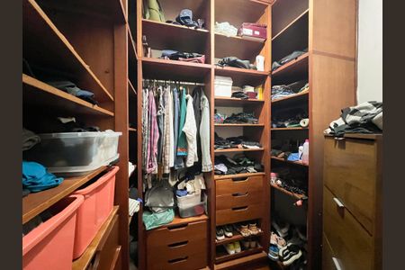 Casa para alugar com 270m², 3 quartos e 3 vagas Casa para alugar com 270m², 3 quartos e 3 vagasCloset