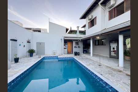Casa para alugar com 270m², 3 quartos e 3 vagas Casa para alugar com 270m², 3 quartos e 3 vagasPiscina