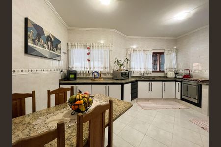 Casa para alugar com 270m², 3 quartos e 3 vagas Casa para alugar com 270m², 3 quartos e 3 vagasCozinha