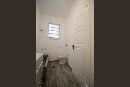Casa de condomínio para alugar com 200m², 4 quartos e 1 vaga Casa de condomínio para alugar com 200m², 4 quartos e 1 vagaBanheiro social