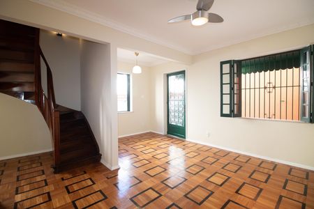 Casa de condomínio para alugar com 200m², 4 quartos e 1 vaga Casa de condomínio para alugar com 200m², 4 quartos e 1 vagaSala
