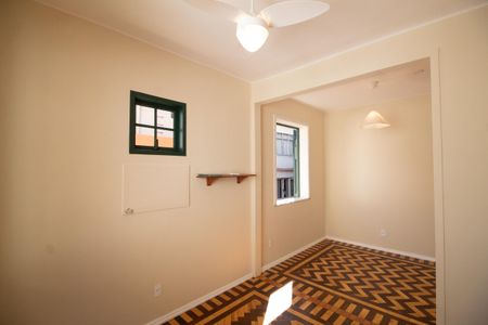 Casa de condomínio para alugar com 200m², 4 quartos e 1 vaga Casa de condomínio para alugar com 200m², 4 quartos e 1 vagaQuarto 1