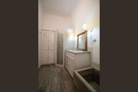 Casa de condomínio para alugar com 200m², 4 quartos e 1 vaga Casa de condomínio para alugar com 200m², 4 quartos e 1 vagaBanheiro social