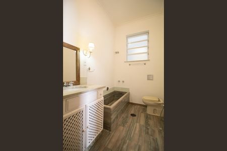 Casa de condomínio para alugar com 200m², 4 quartos e 1 vaga Casa de condomínio para alugar com 200m², 4 quartos e 1 vagaBanheiro social