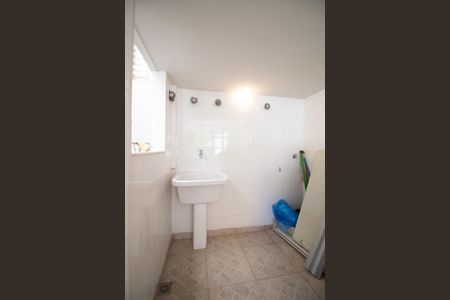 Casa de condomínio para alugar com 200m², 4 quartos e 1 vaga Casa de condomínio para alugar com 200m², 4 quartos e 1 vagaÁrea de serviço 1