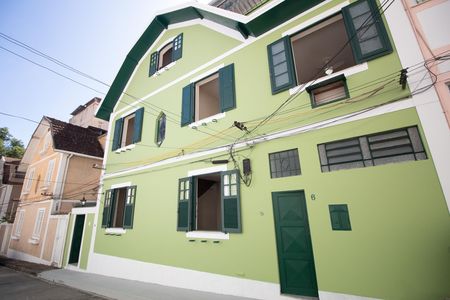 Casa de condomínio para alugar com 200m², 4 quartos e 1 vaga Casa de condomínio para alugar com 200m², 4 quartos e 1 vagaFachada
