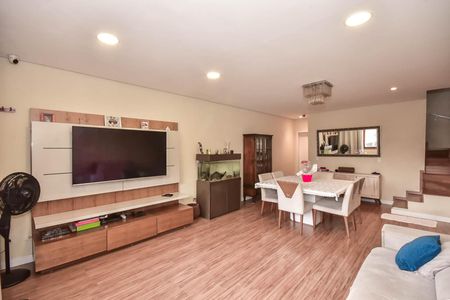 Casa à venda com 117m², 3 quartos e 2 vagas Casa à venda com 117m², 3 quartos e 2 vagasSala