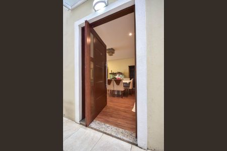 Casa à venda com 117m², 3 quartos e 2 vagas Casa à venda com 117m², 3 quartos e 2 vagasHall de Entrada