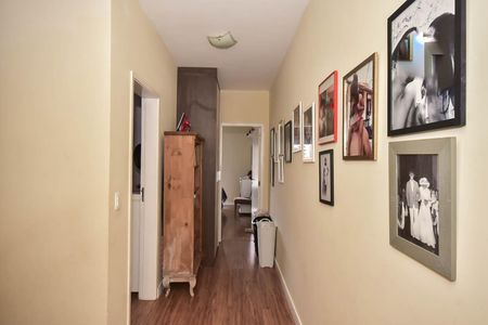 Casa à venda com 117m², 3 quartos e 2 vagas Casa à venda com 117m², 3 quartos e 2 vagasCorredor