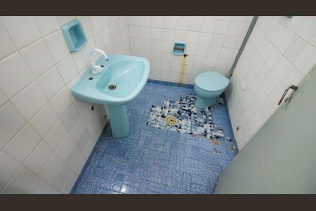 Casa à venda com 150m², 4 quartos e 1 vaga Casa à venda com 150m², 4 quartos e 1 vagaBanheiro