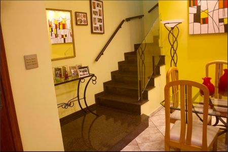 Casa à venda com 170m², 3 quartos e 2 vagasSala