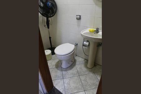 Casa à venda com 170m², 3 quartos e 2 vagasBanheiro de Serviço