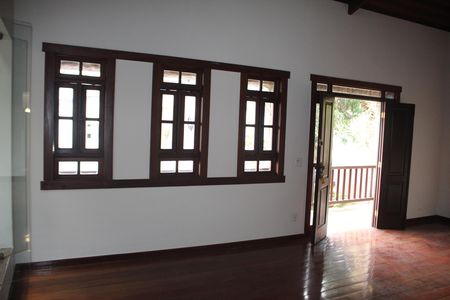 Casa à venda com 557m², 5 quartos e 4 vagasSala