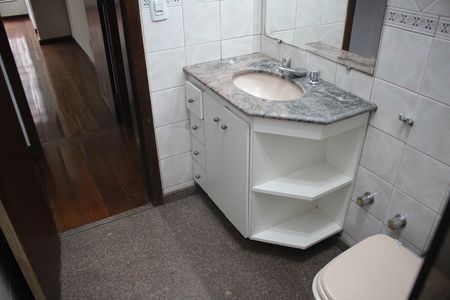 Casa à venda com 557m², 5 quartos e 4 vagasBanheiro