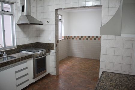 Casa à venda com 557m², 5 quartos e 4 vagasCozinha