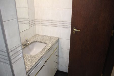 Casa à venda com 557m², 5 quartos e 4 vagasBanheiro Social