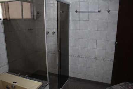 Casa à venda com 557m², 5 quartos e 4 vagasBanheiro da Suíte