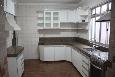 Casa à venda com 557m², 5 quartos e 4 vagasCozinha