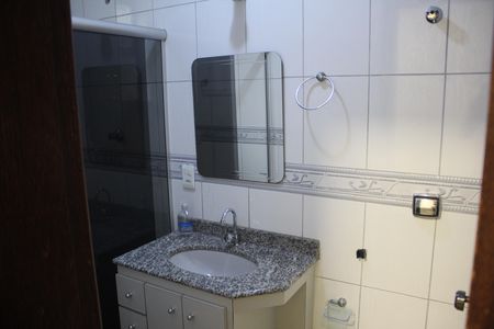 Casa à venda com 557m², 5 quartos e 4 vagasBanheiro da Suíte